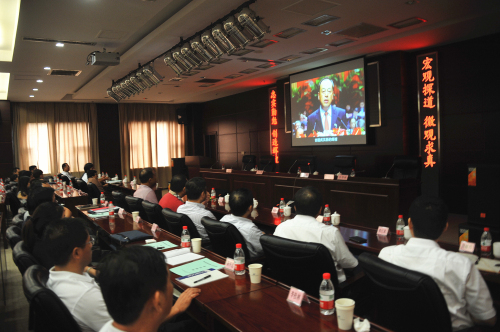 K8凯发天生赢家一触即发剧情